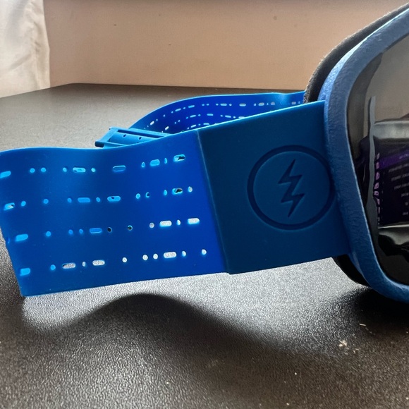 Electronic Goggles - Picture 3 of 6